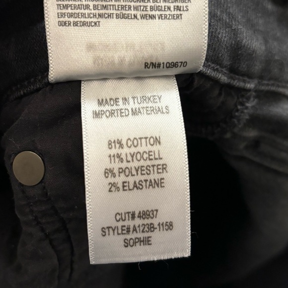 AGOLDE Sophie Mid Rise Skinny Ankle Jeans in Black with Distressed Hem - Picture 6 of 12